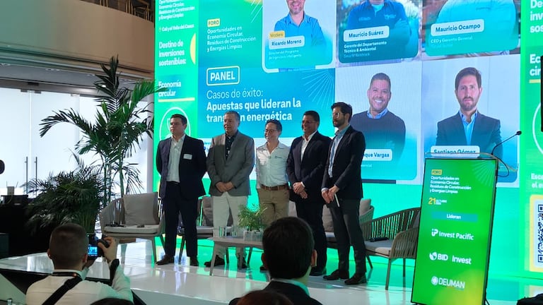 Representantes del sector empresarial, expertos y entidades institucionales participaron en el encuentro, en el que se discutieron los retos para desarrollar proyectos de energías limpias y aprovechamiento de residuos en el departamento.