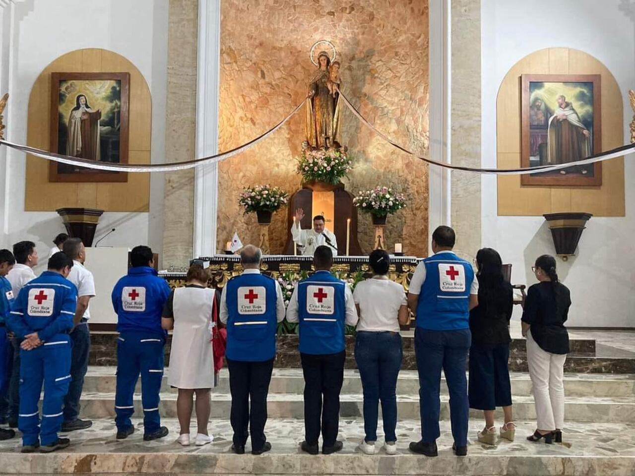 La Cruz Roja Colombiana estuvo invitada al primer día de la Novena a la Virgen del Carmen en la parroquia El Templete, el pasado viernes 7 de julio.