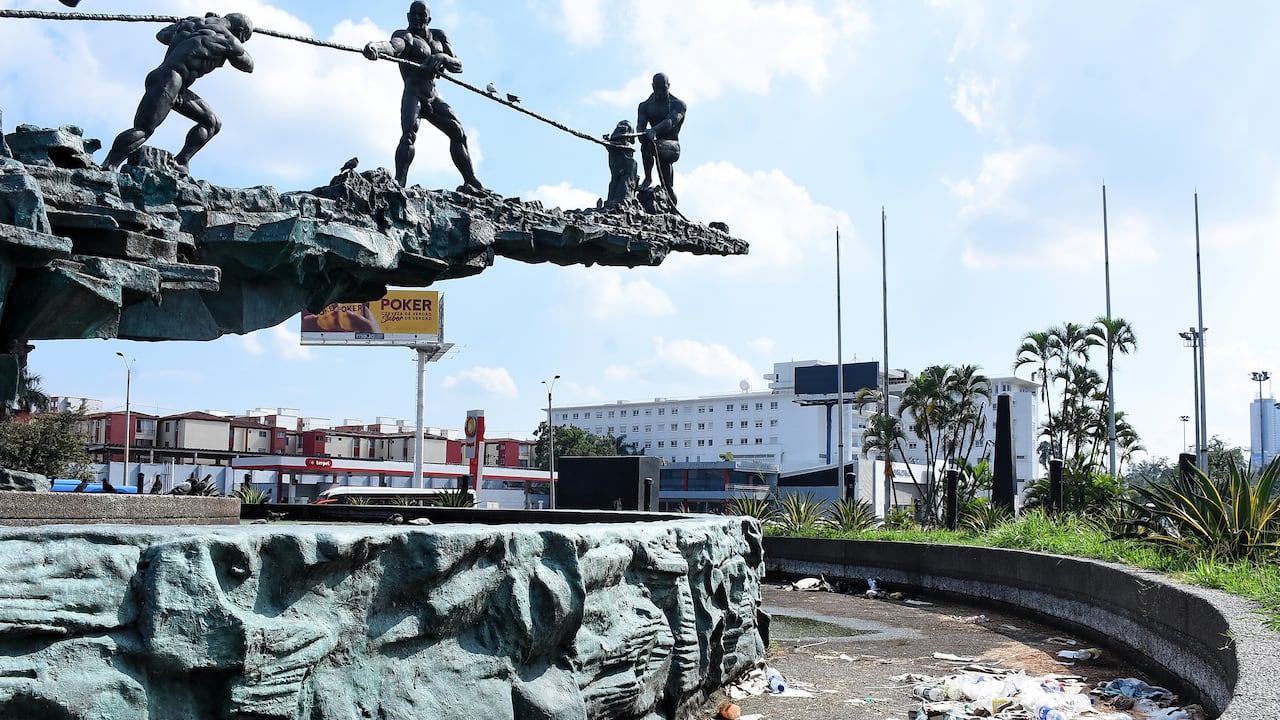 Abandono Monumento de la Solidaridad y Vía en Mal estado Calle 34 con Avenida 2 NORTE