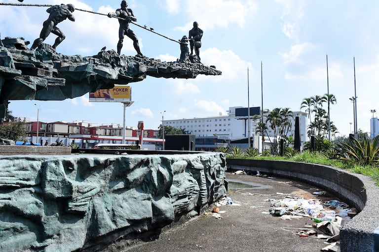 Abandono Monumento de la Solidaridad y Vía en Mal estado Calle 34 con Avenida 2 NORTE