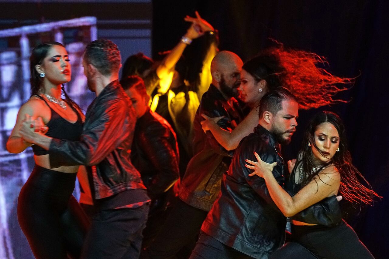 6 Bienal Internacional de Danza de Cali. A PURO TANGO. Compañía de Medellín - Colombia. Obra Eternamente Plazzolla.