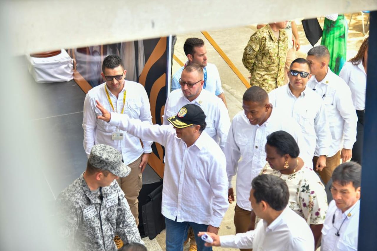 Gustavo Petro visitó colegio en San Andrés.