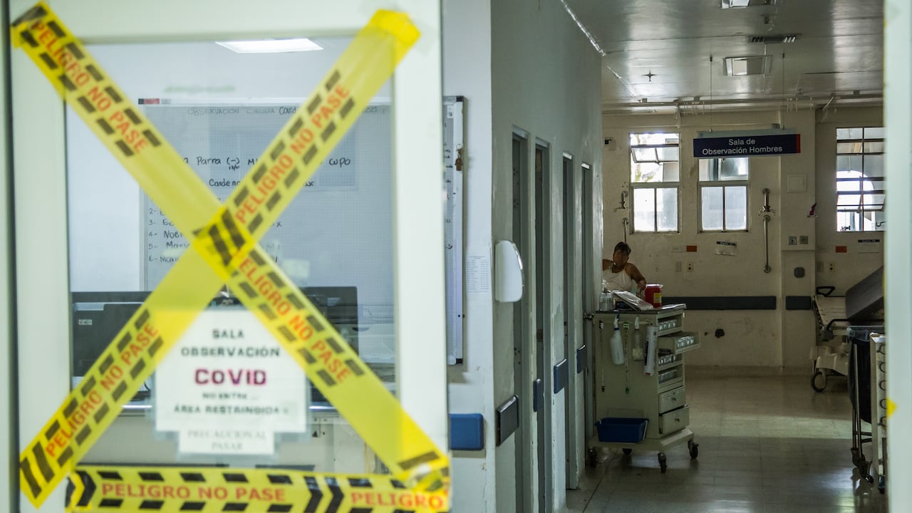 El principal -y más grande- hospital público del suroccidente de Colombia resiste con poco espacio en sus camas UCI para atender el alto número de pacientes covid que necesitan ventilación mecánica.