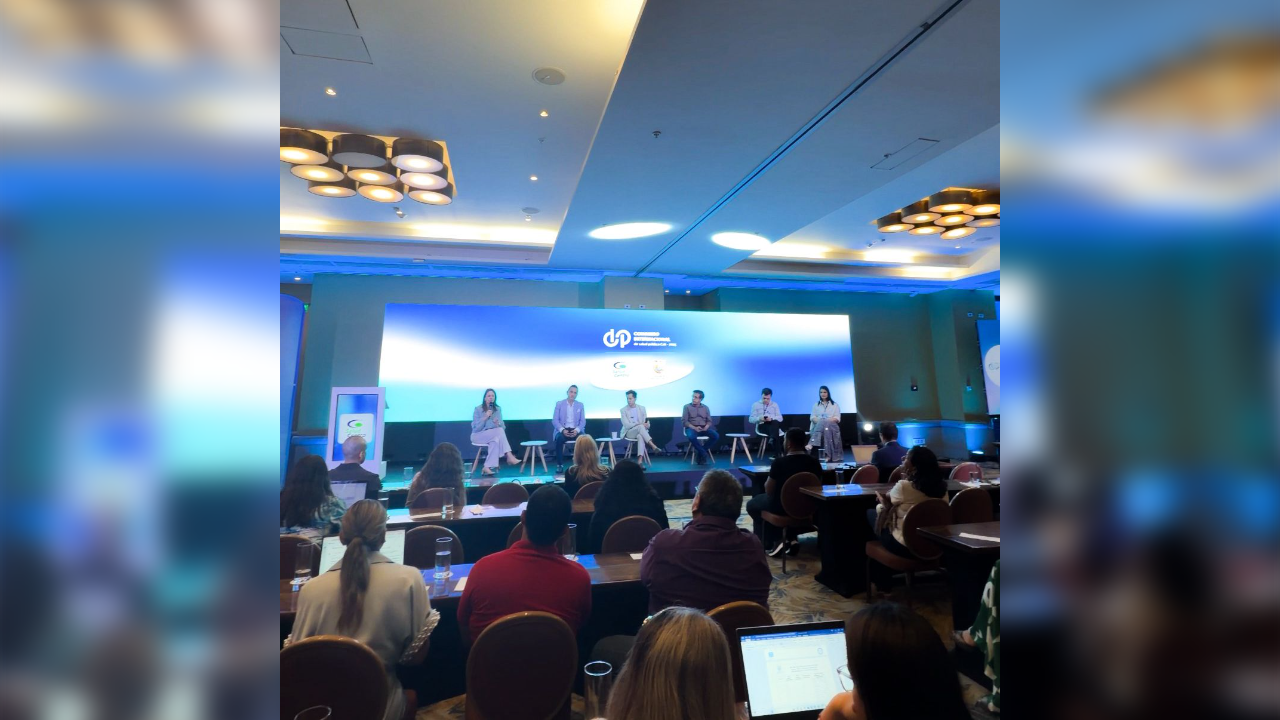 Germán Escobar, secretario de Salud de Cali, fue el moderador del Congreso Internacional de Salud Pública realizado en la ciudad, donde líderes del sector sanitario participaron en un panel orientado a analizar la crisis que enfrenta el sistema de salud en Colombia.