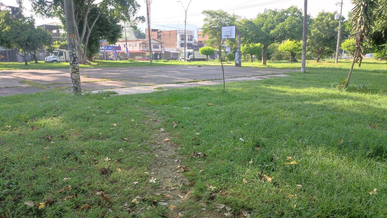 Cancha de baloncesto abandonada en la calle 70 con carrera 10