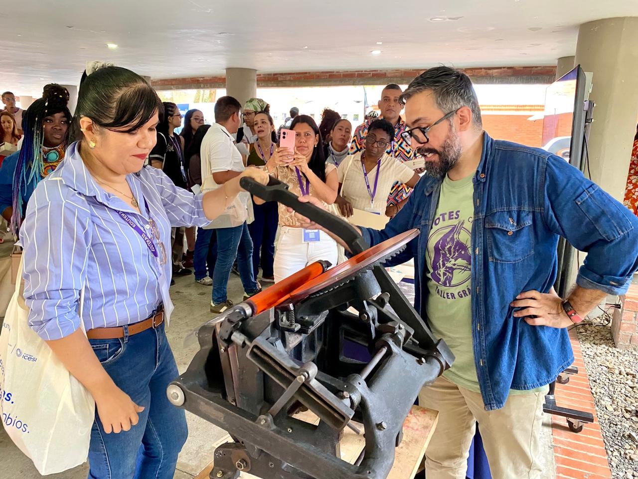El evento incluyó una jornada académica matutina y talleres formativos en la tarde para fortalecer las competencias de los profesores.