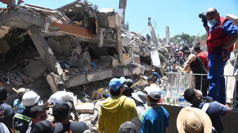 Terremoto en Cali, edificio Torres del Limonar en el sur de la ciudad, con magnitud 7.2 de escala de Richter, epicentro en San José del Palmar en Choco, Foto José L Guzmán. El País.