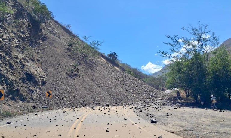 El corredor Buga-Buenaventura presentó afectaciones en varios puntos de la vía tras el sismo, principalmente por caída de material. Equipos técnicos trabajan en la remoción y evaluación de la infraestructura.