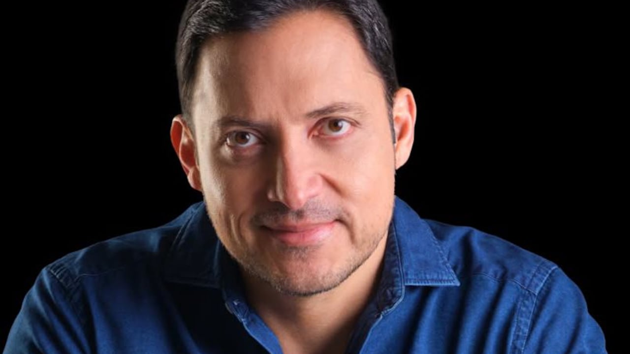 Carlos Fernando Motoa Solarte. Vallecaucano, es abogado con amplia experiencia y conocimiento en asuntos de seguridad, salud y vivienda.