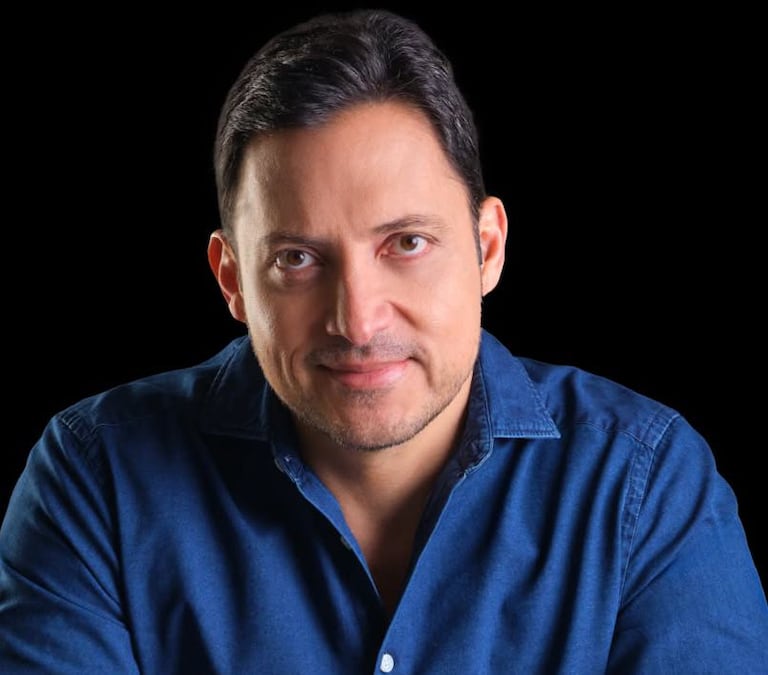 Carlos Fernando Motoa Solarte. Vallecaucano, es abogado con amplia experiencia y conocimiento en asuntos de seguridad, salud y vivienda.