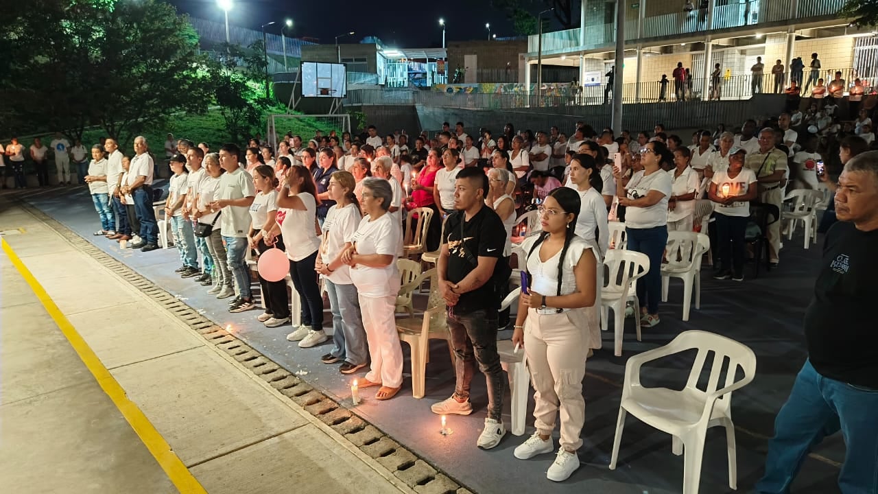 la comunidad del sector de Polvorines en una misa y marcha espiritual.