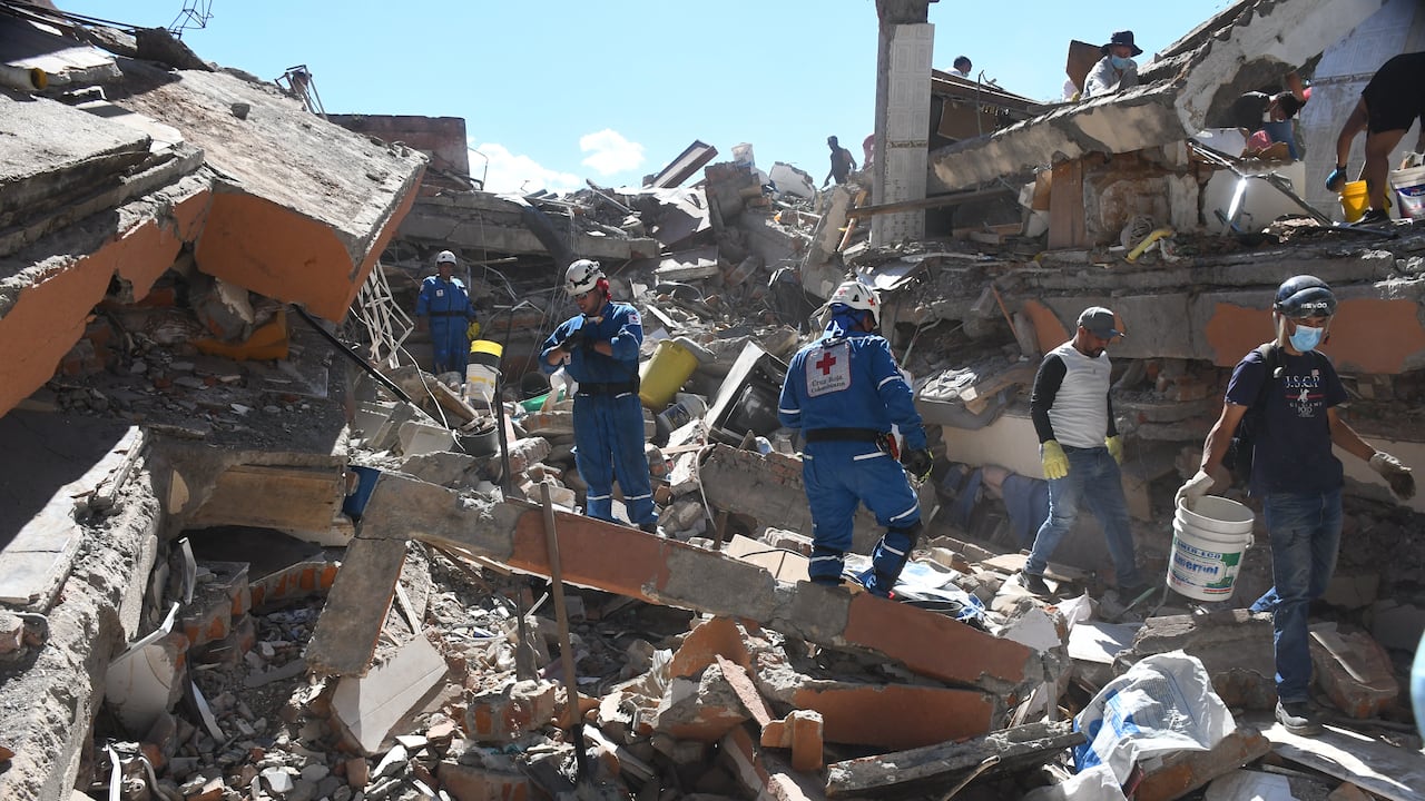 Terremoto en Cali, edificio Torres del Limonar en el sur de la ciudad, con magnitud 7.2 de escala de Richter, epicentro en San José del Palmar en Choco, Foto José L Guzmán. El País.