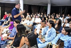 Jóvenes católicos participan en la iglesia La María, de Cali, en encuentros y actividades pastorales que reflejan el resurgir de la espiritualidad.
