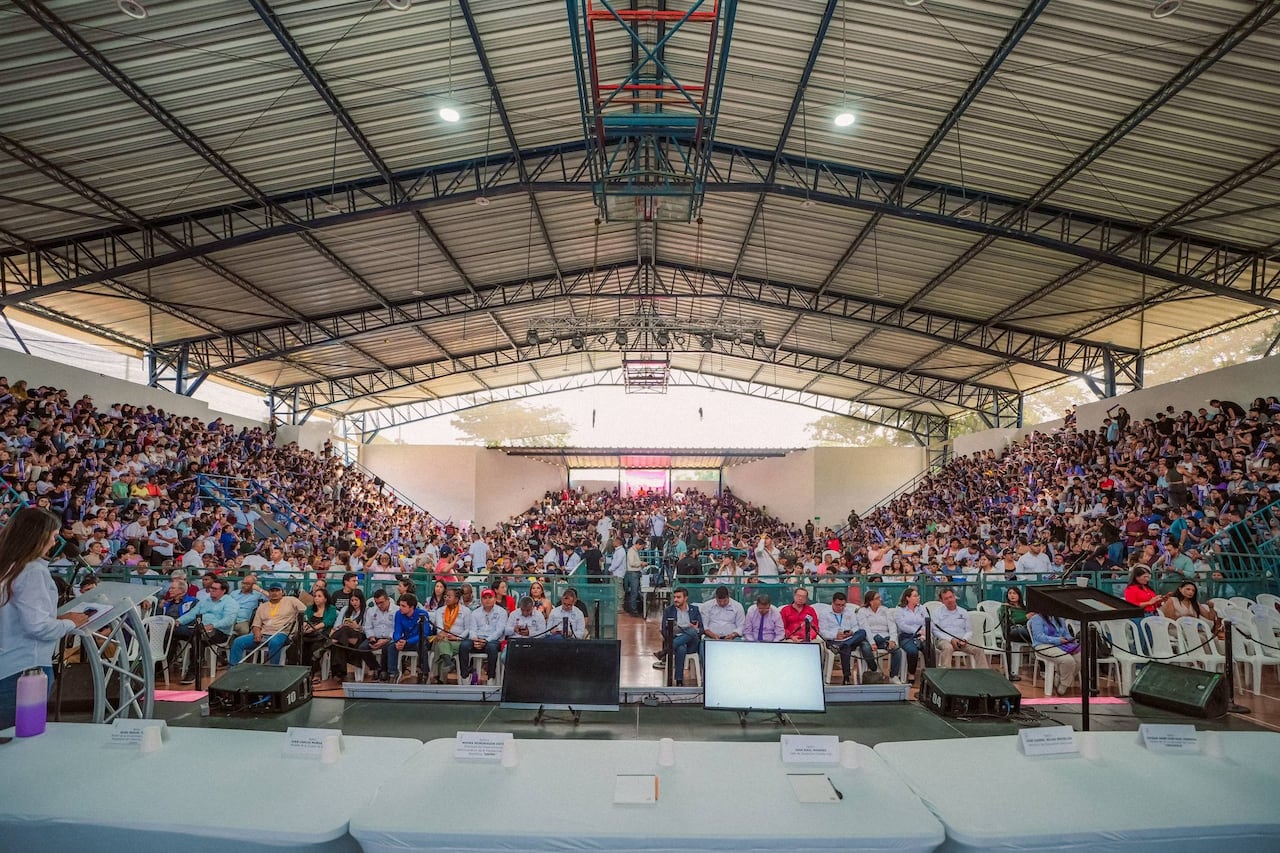 Durante el acto, el mandatario afirmó que la educación pública es “el cemento de la paz” y destacó el aumento de más de 347 mil nuevos cupos desde 2022.