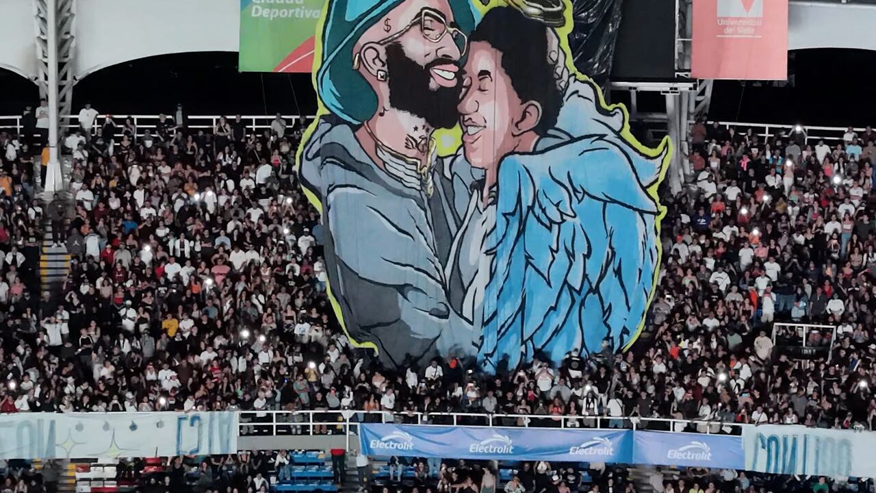 El productor caleño expuso un tifo de Arcángel y se hermano Justin, quien falleció en un accidente de tránsito.