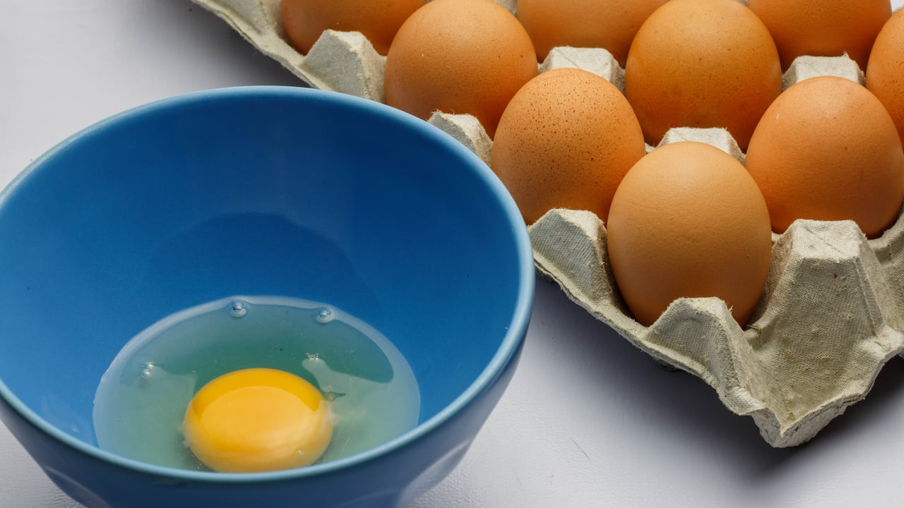 Cubeta con huevos