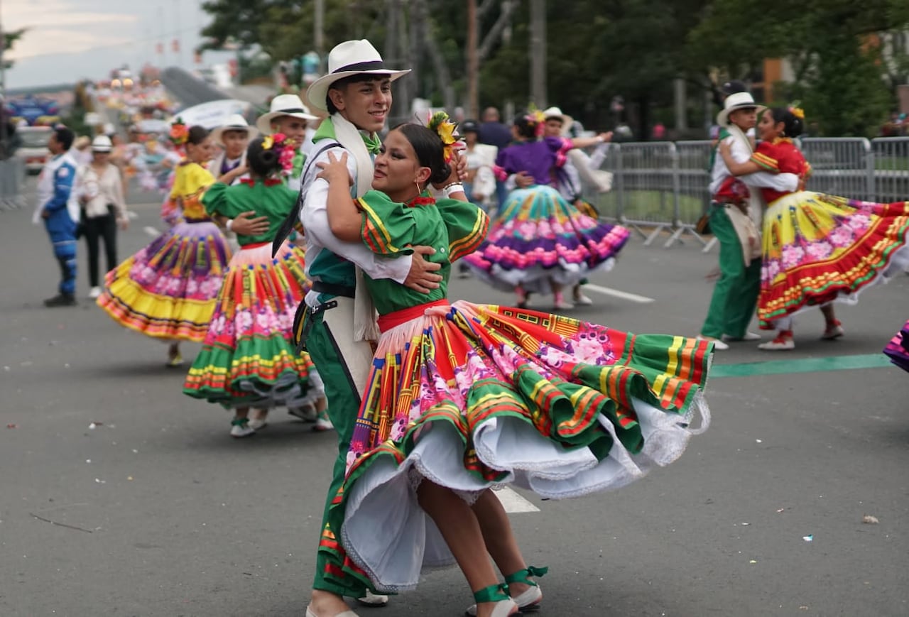 Postal del desfile de la Fiesta de Mi Pueblo de la Feria de Cali 2025, en la tarde de este viernes 26 de diciembre.