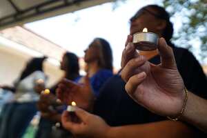 Familiares entregan casos de personas desaparecidas a la Unidad de Búsqueda de Personas dadas por Desaparecidas UBPD. Evento realizado en la Casa de las Memorias del Conflicto y la Reconciliación. 28 de agosto de 2024. Foto Jorge Orozco / El País.