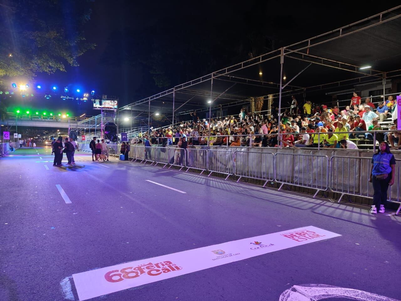 La salsa tomó la noche caleña en el ensayo final del Salsódromo 2025