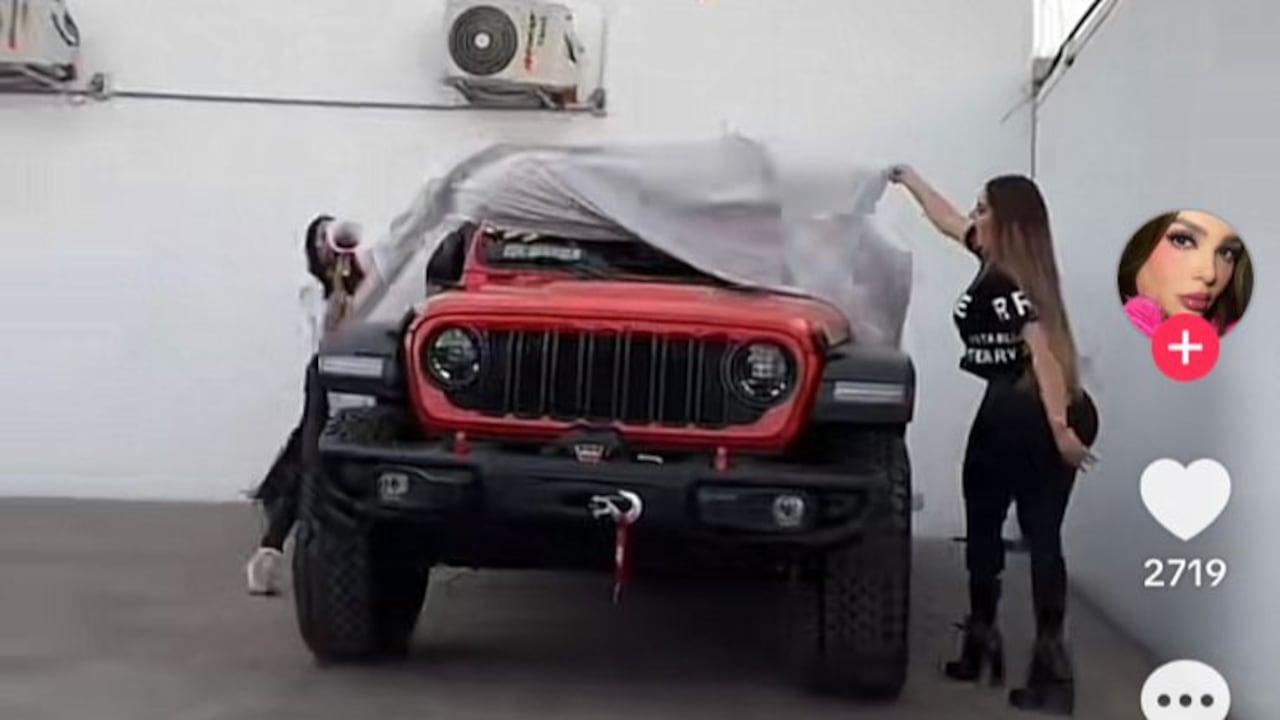 Un vehículo gris, que no era el que Esmeralda generalmente compartía en redes, fue en el que las autoridades los encontraron.