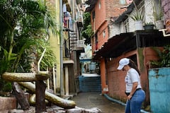 Siloé, en la Comuna 20 de Cali, se ha transformado en un vibrante destino de turismo comunitario, destacando por sus miradores panorámicos (Buena Vista, La Estrella), recorridos en MIO Cable, arte urbano, muralismo y experiencias de café local. Rutas organizadas ofrecen inmersión en la cultura popular, historia de superación y salsa