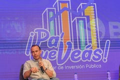 El alcalde Alejandro Eder recibió el reconocimiento que le fue entregado por la estrategia Pa' que Veas, con la que busca acercar a la comunidad con la información de los recursos públicos.