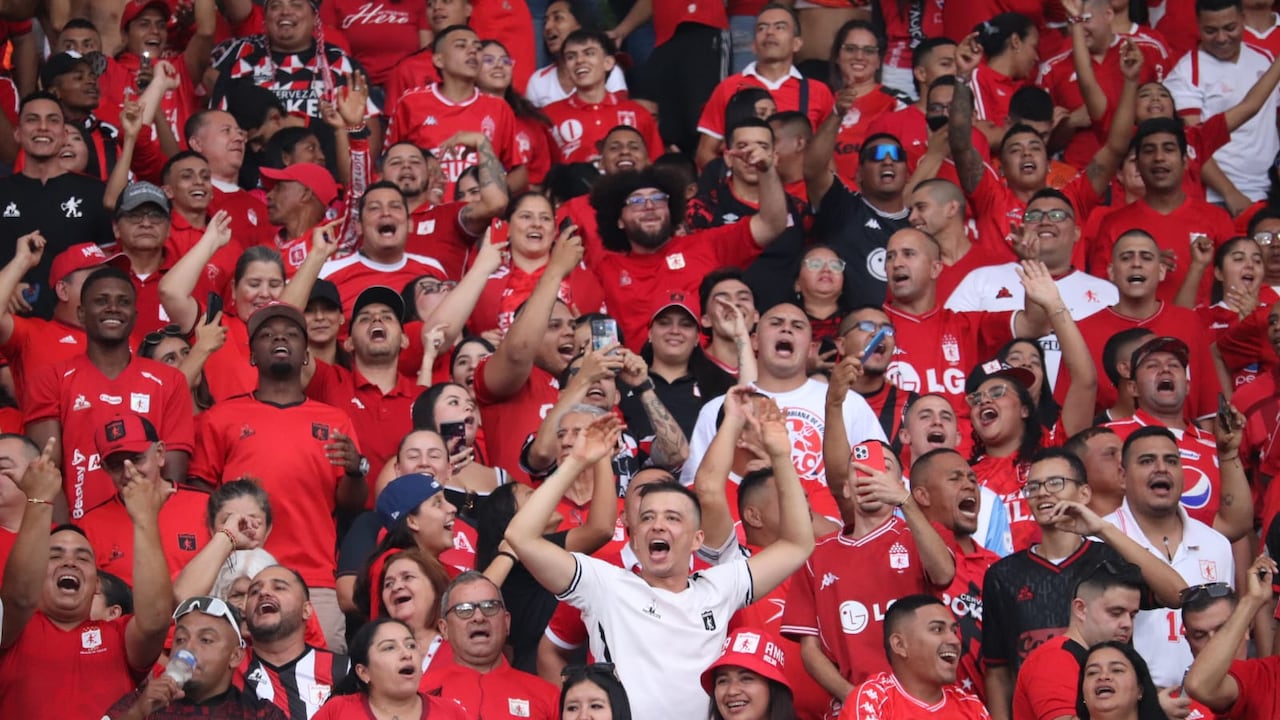 Las graderías del estadio fueron un verdadero espectáculo visual