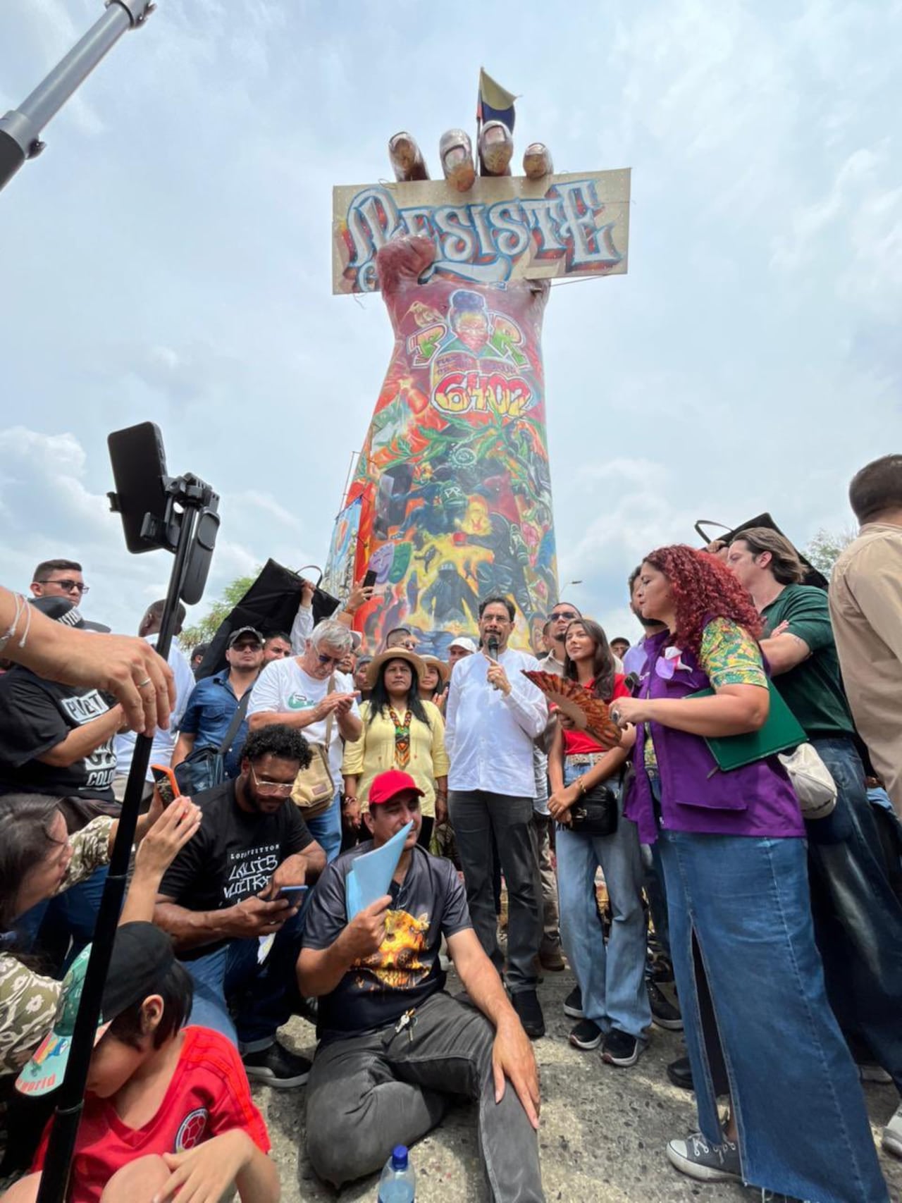 Desde Puerto Resistencia, Iván Cepeda convocó a defender el monumento del estallido social