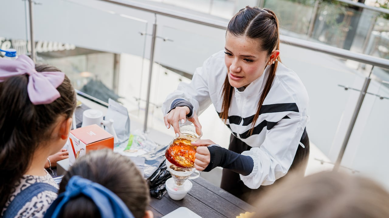 En esta nueva edición, el programa contempla espacios de formación en emprendimiento, asociatividad, comercialización y valor agregado, así como actividades orientadas al reconocimiento del papel fundamental que cumplen las mujeres en el sostenimiento de la economía rural y en la preservación de los saberes tradicionales del campo caucano.