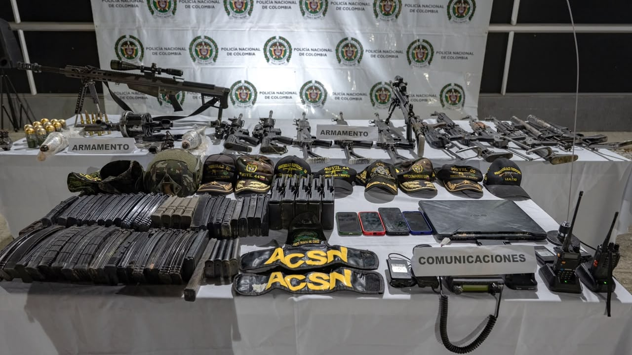 Armamento y equipos de interceptación decomisados a Los Pachenca en el operativo contra alias Cholo.