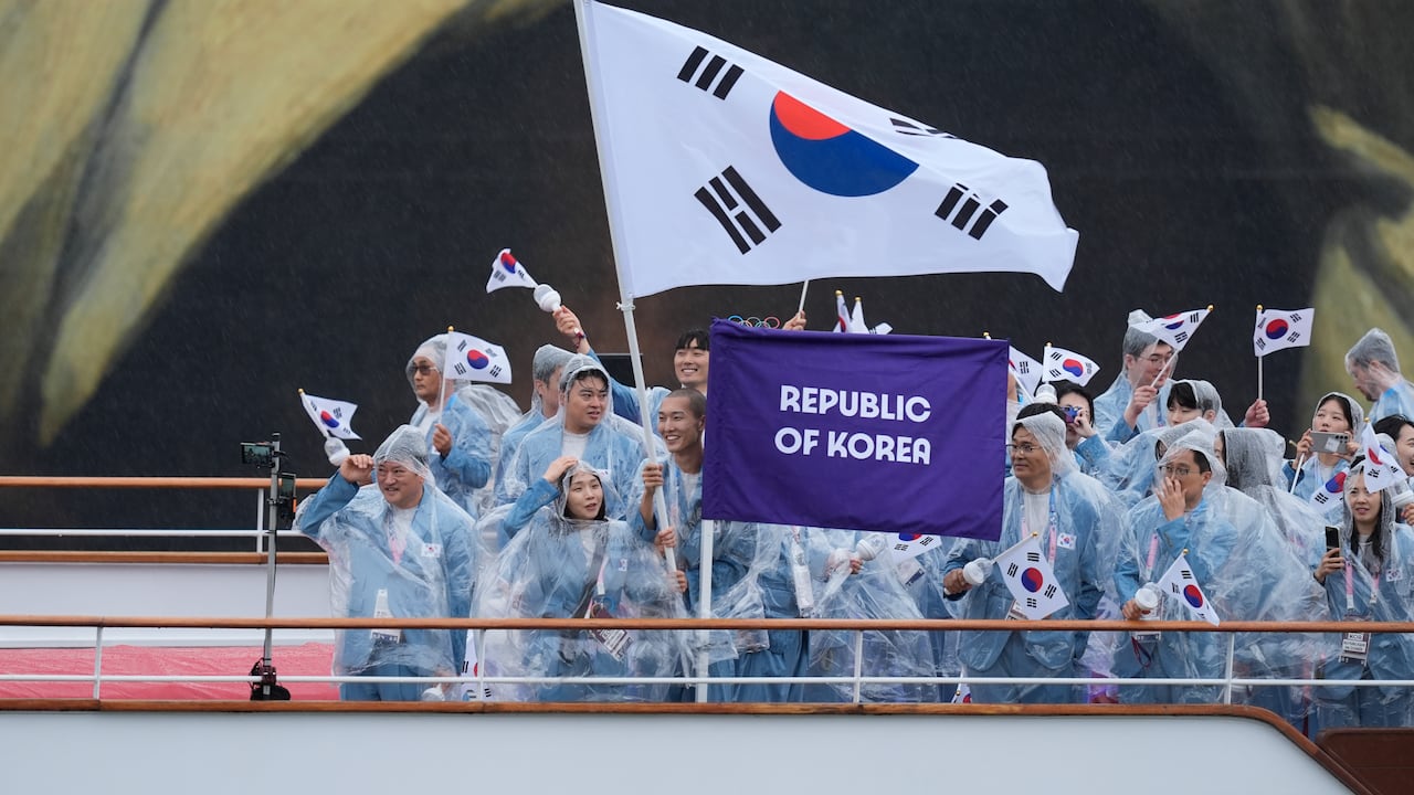 Comité Olímpico pidió disculpas por confusión con Corea del Norte en la apertura de París 2024