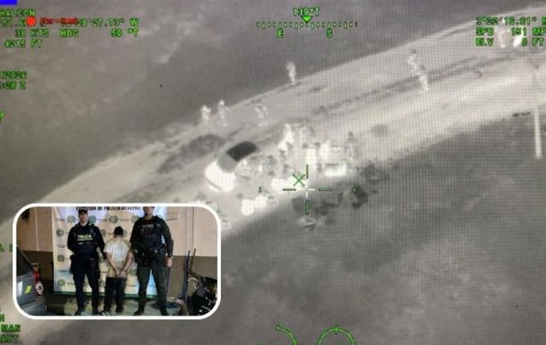 En este operativo relámpago, los policías recuperaron el vehículo hurtado, capturaron a uno de los presuntos delincuentes e inmovilizaron una motocicleta.