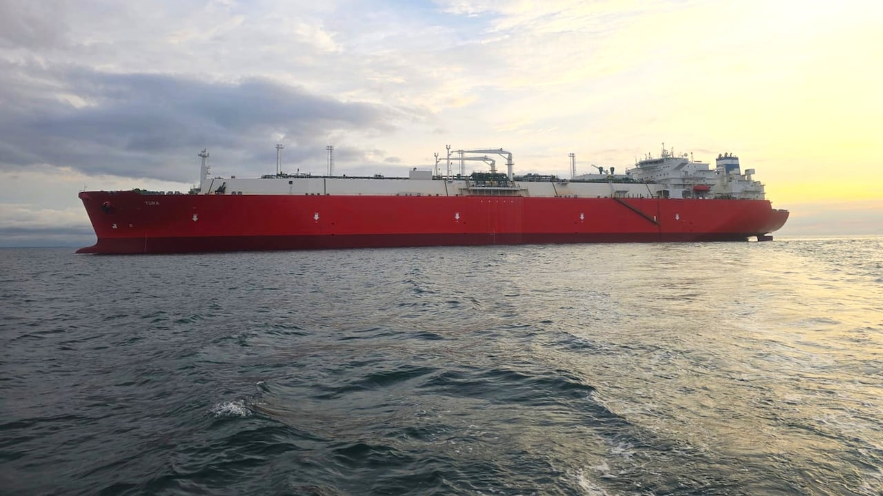 La llegada de la FSU ‘TURA’ a Buenaventura marca un avance en el proyecto de Regasificadora del Pacífico para importar, almacenar y transportar gas natural licuado hacia el interior del país.