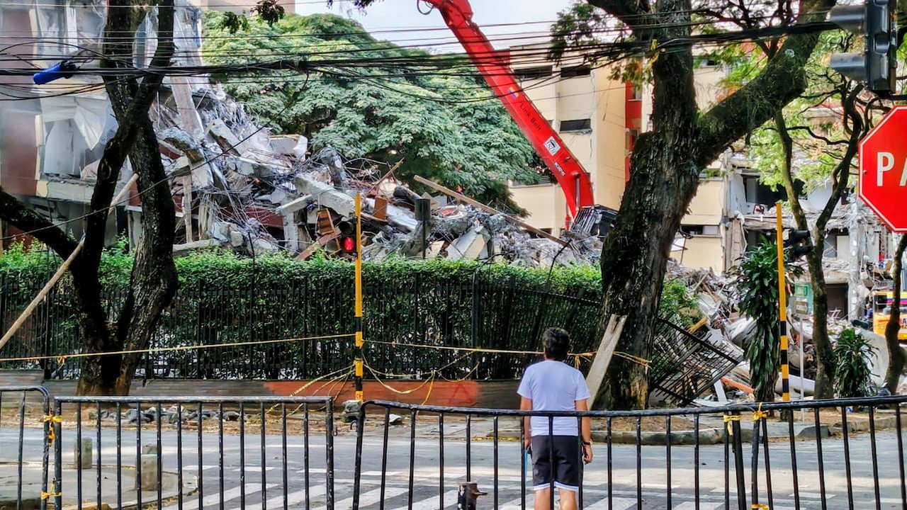 Demoliciones de los edificios Guadalupe y Molino Rojo en el sur de Cali.