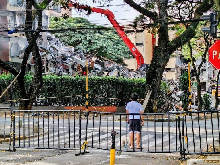 Demoliciones de los edificios Guadalupe y Molino Rojo en el sur de Cali.
