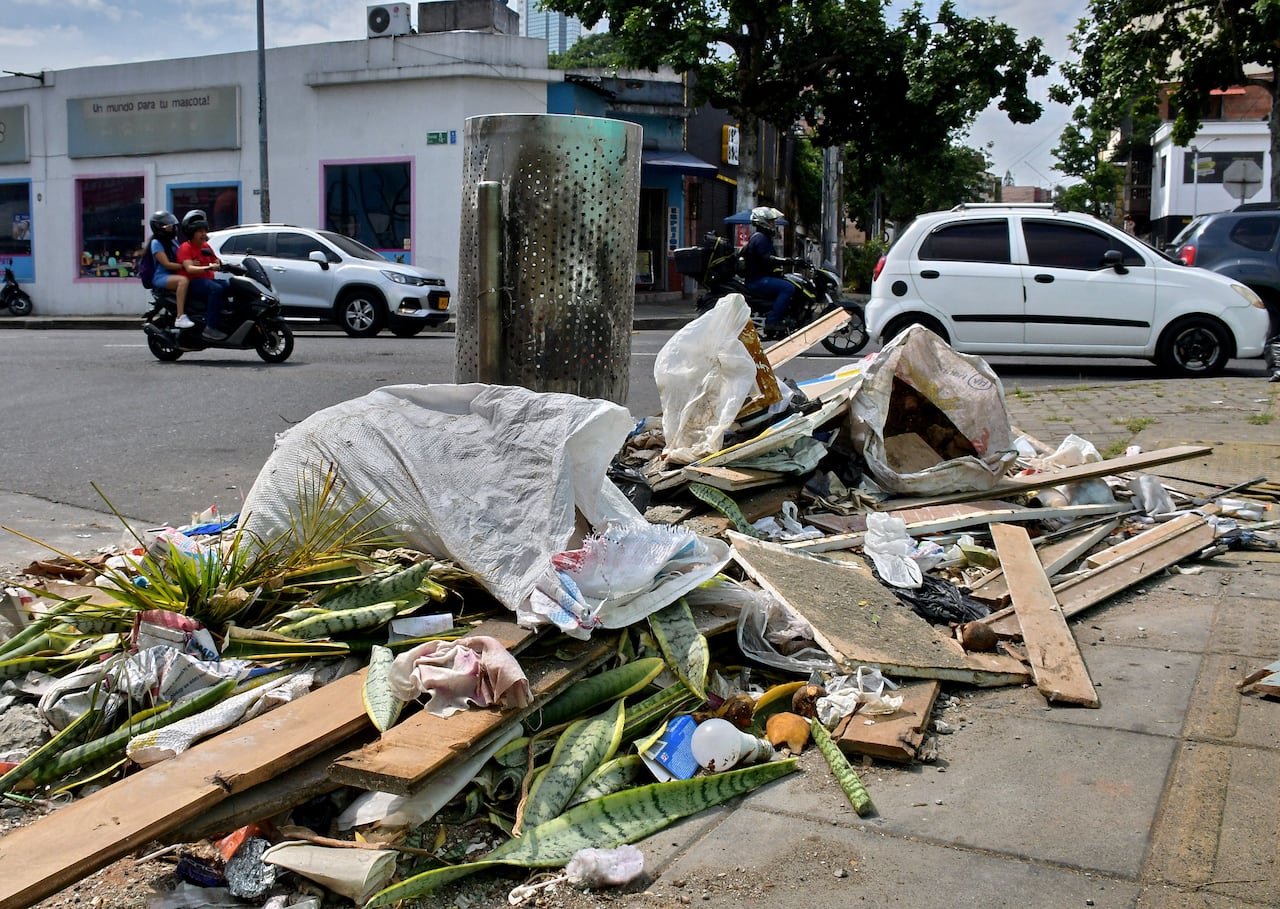 La ciudad está a puertas de vivir una crisis por la acumulación de basuras y residuos sólidos debido al “mal diseño del Plan de Gestión Integral de Residuos Sólidos” que entrará a regir el próximo 28 de julio, según denunció el concejal Roberto Ortiz.