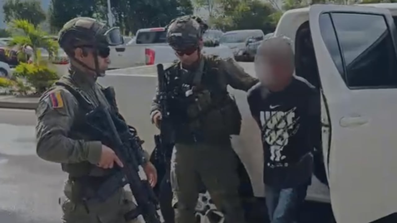 Alias Hernando fue capturado mediante orden judicial durante un allanamiento realizado por la Policía Nacional en el municipio de Piendamó, Cauca.