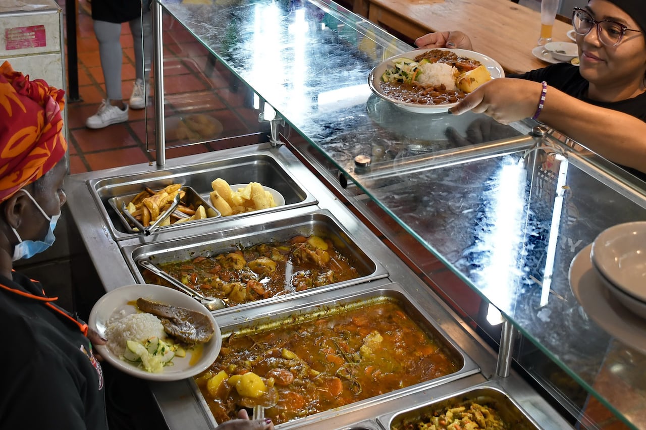 Cali: Gastronomía, galería Alameda, pan de bono de chontaduro, pastel Chocoano y Ceviche ancestral dentro del menú para disfrutar Foto José L Guzmán. El País