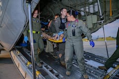 El accidente del avión Hércules C-130 de la Fuerza Aeroespacial Colombiana, ocurrido en inmediaciones de Puerto Leguízamo, ha generado conmoción en todo el país. La aeronave, que transportaba a decenas de uniformados, presentó una emergencia pocos minutos después de despegar, provocando un siniestro que dejó múltiples víctimas entre fallecidos, heridos y desaparecidos.