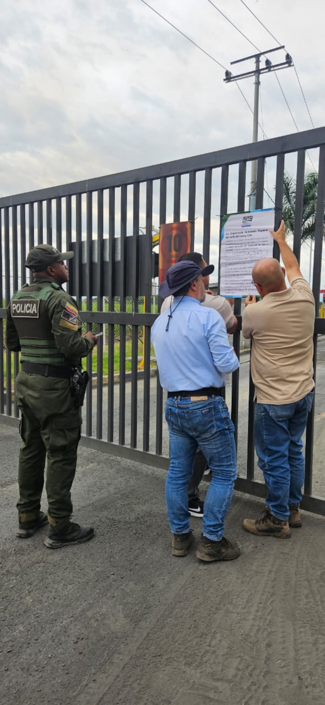 La CVC impuso una medida preventiva que ordena a Refinal S.A.S. suspender las descargas de aguas residuales hacia una subderivación del río Fraile.
