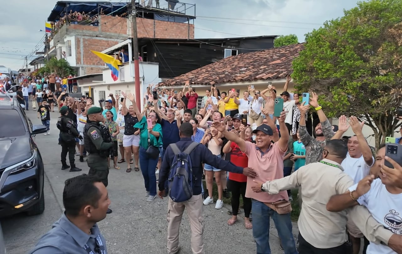 El presidente Abelardo De La Espriella recorrió zonas afectadas del Valle del Cauca tras el terremoto de magnitud 7,4 ocurrido el 10 de agosto.