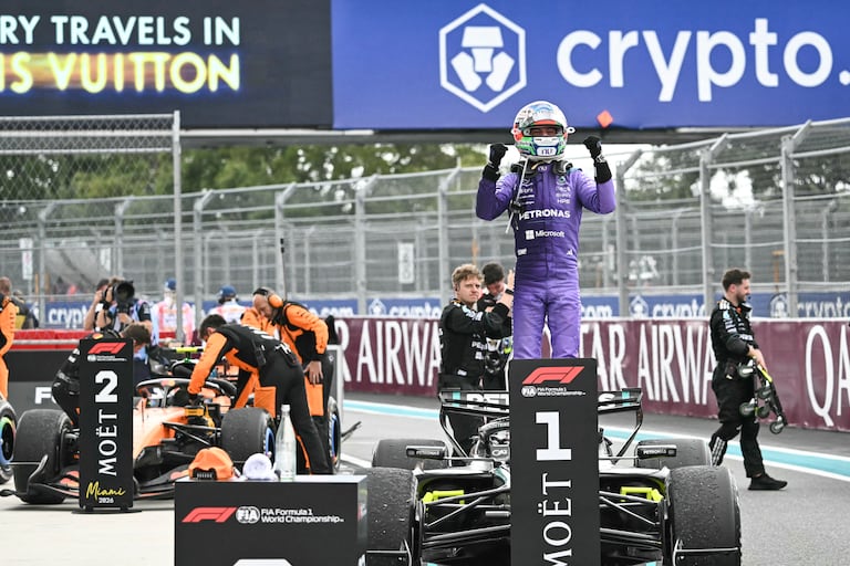 El piloto italiano de Mercedes, Kimi Antonelli, celebra su victoria en el Gran Premio de Fórmula 1 de Miami 2026 en el Autódromo Internacional de Miami en Miami Gardens, Florida, el 3 de mayo de 2026. (Foto de CHANDAN KHANNA / AFP)