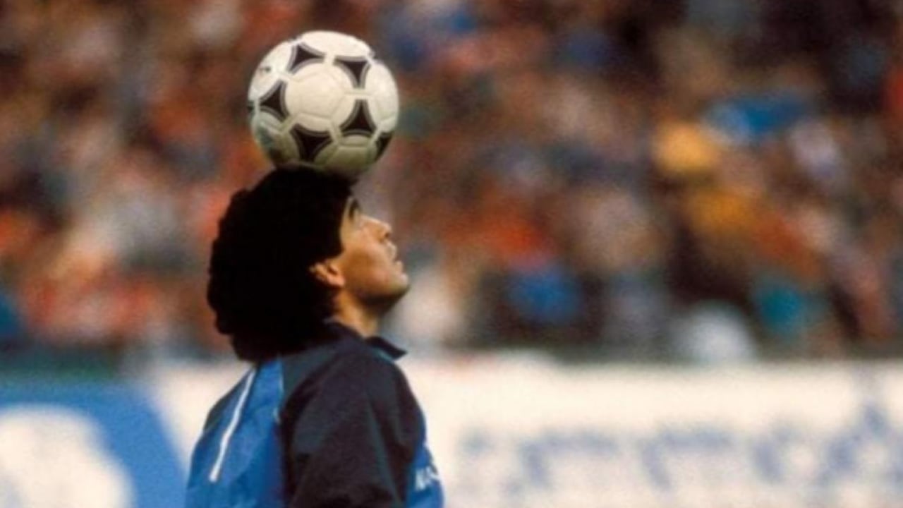 Diego Maradona realizó una de las entradas en calor más históricas del fútbol.
