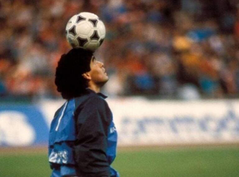Diego Maradona realizó una de las entradas en calor más históricas del fútbol.