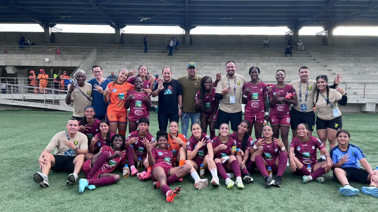 Jugadoras de Internacional de Palmira Femenino celebran el triunfo ante Real Santander en la Liga Femenina 2026.