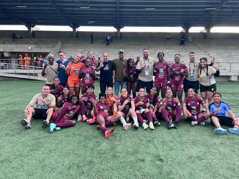 Jugadoras de Internacional de Palmira Femenino celebran el triunfo ante Real Santander en la Liga Femenina 2026.