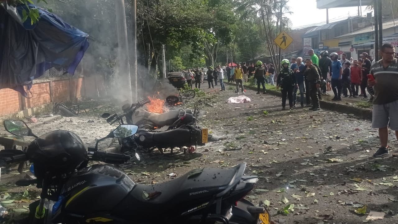 Al menos dos muertos en ataque contra la estación de Policía de Meléndez.
