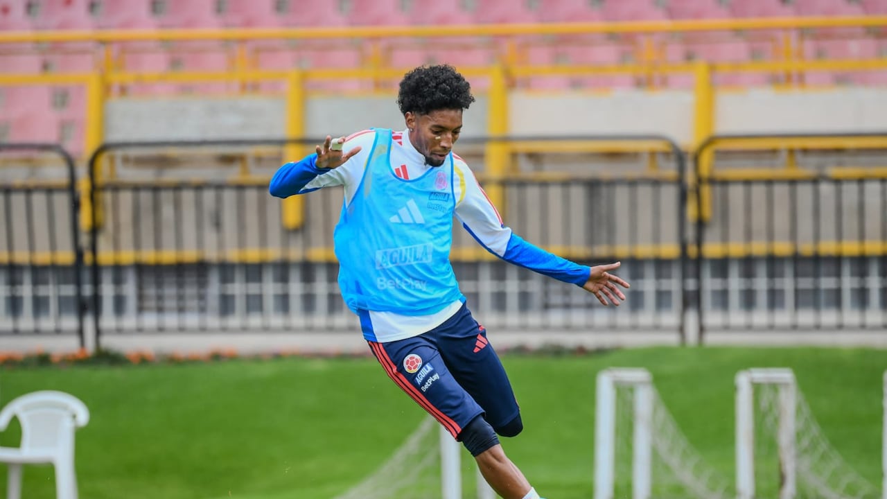 Johan Mojica en entrenamiento de la Selección Colombia en la ciudad de Bogotá.