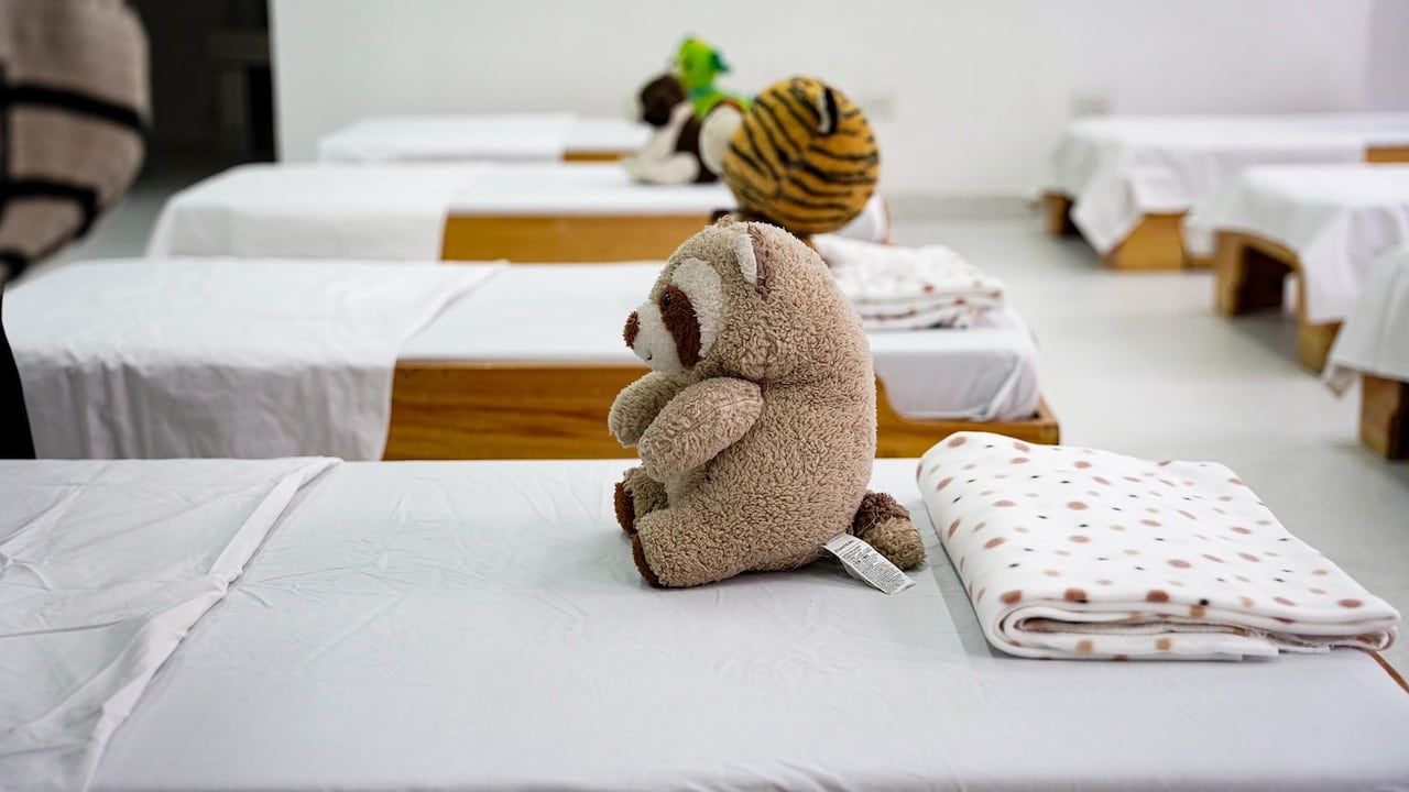 La Alcaldía de Cali puso en marcha Cariño Nocturno, un servicio gratuito de atención integral para la primera infancia en horario nocturno, dirigido a niñas y niños entre los 6 meses y los 4 años de edad.