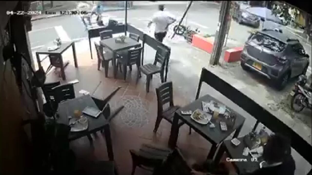 Muere ladrón en intento de robo en restaurante de Medellín.